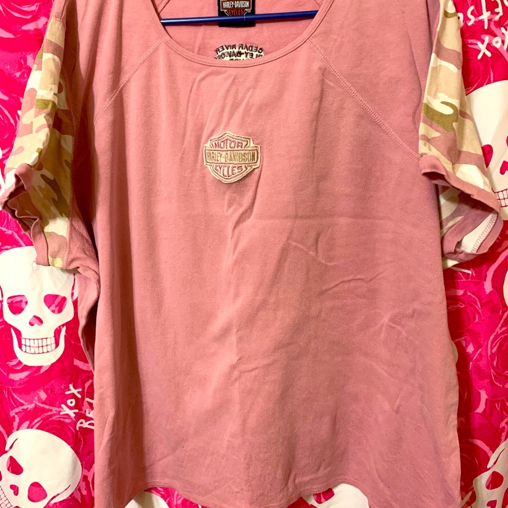 Women’s Harley Davidson pink/camo shirt